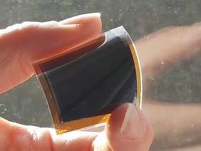 Vom IPVF abgeschiedene flexible CIGS-Solarzelle auf Polyimid mit einer Zelleffizienz von 18,8 Prozent. (Foto: IPVF)