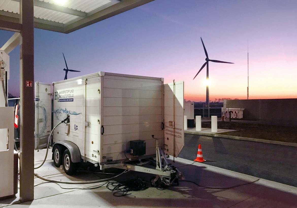 Acceptance tests at a hydrogen filling station with the ZSW-FSTM.