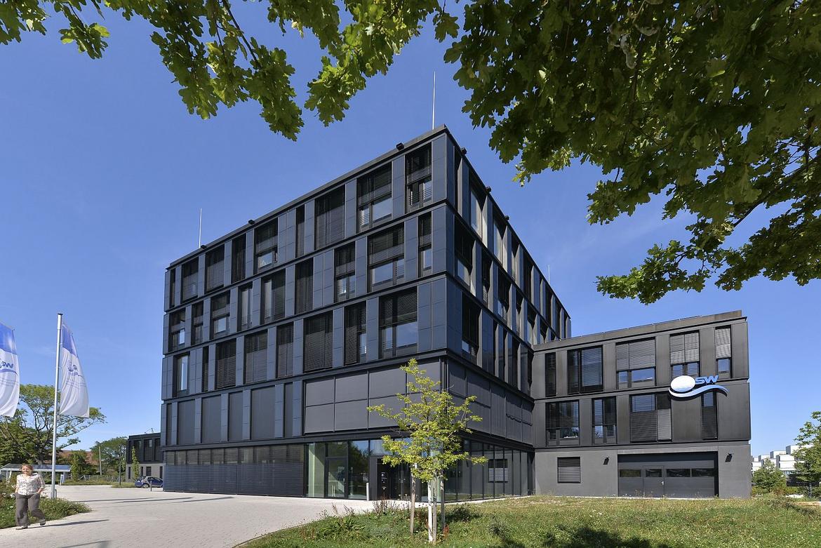 ZSW-Gebäude mit Photovoltaik-Fassade