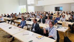 Auf der 3. IZABW-Konferenz im Ulmer Stadthaus diskutierten über 100 Experten im Bereich Zink-Luft-Technologien. 