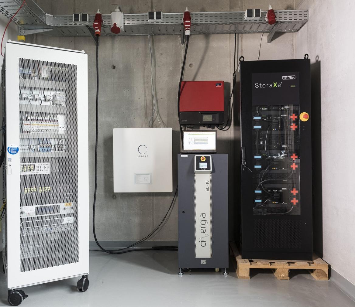 Test bench for PV storage systems at ZSW