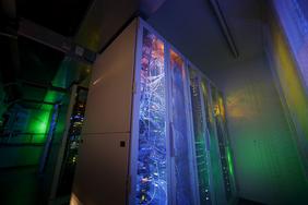 Foto eines Servers in einem Unternehmen: Mit Digitalisierung zur Klimaneutralität (Foto: Softwarezentrum Böblingen / Gottfried Stoppel)