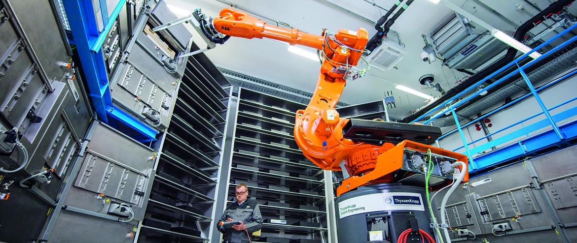 Insight into an oxygen-reduced room where the process of fully automated cell formation takes place. Equipped with 240 temperature-controlled cycling positions and 2,016 storage positions for efficient battery production.